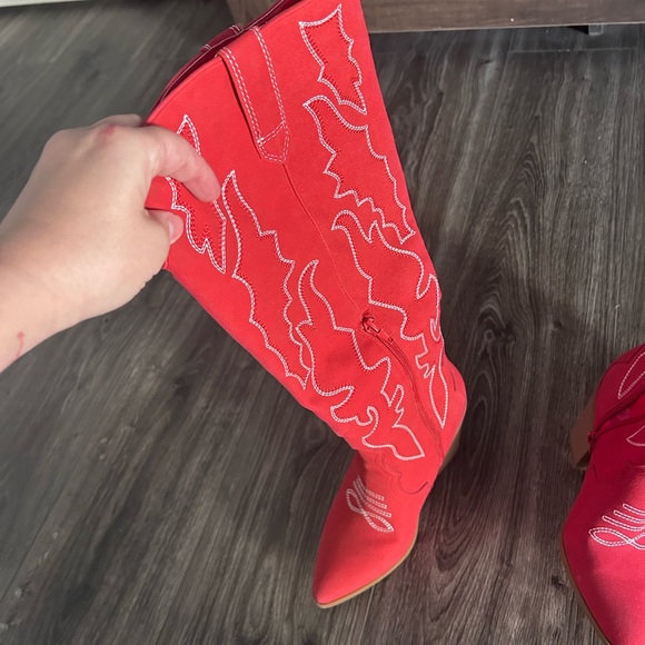 Red Western-Style Women's Boots - Picture 2 of 3
